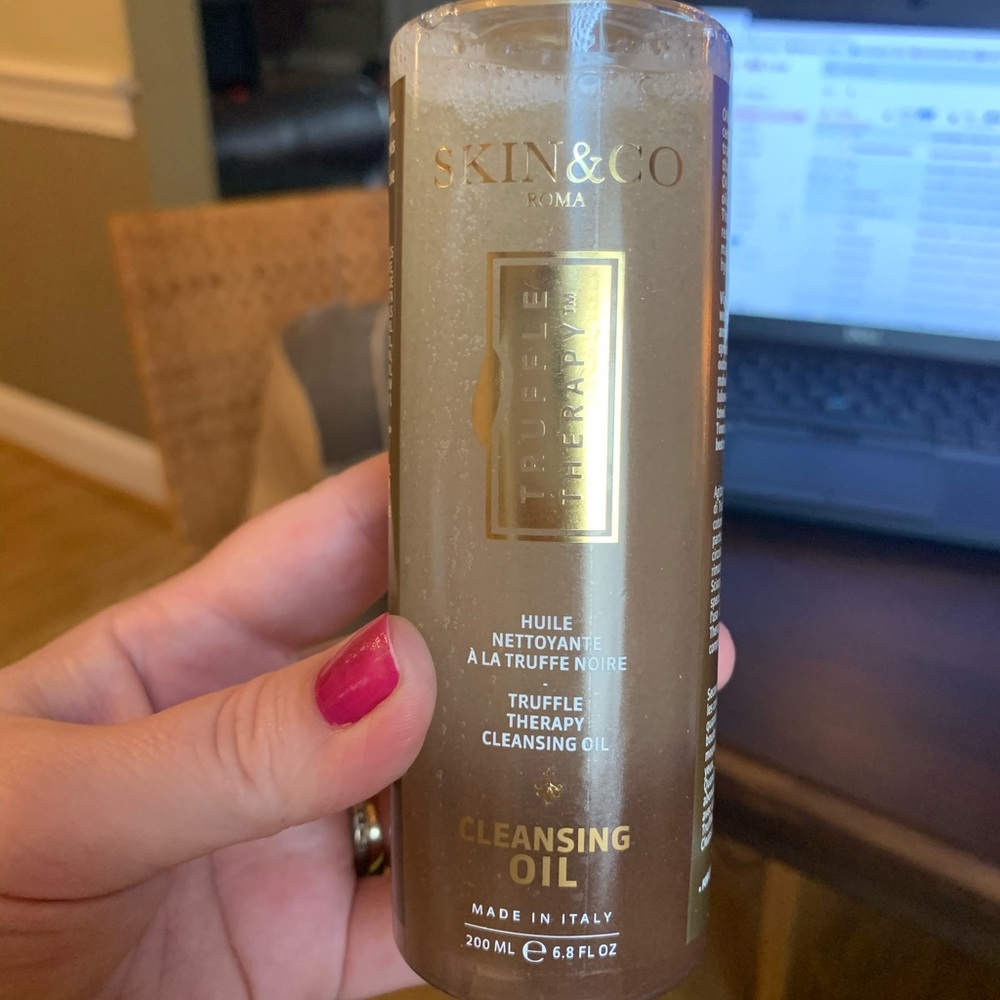 The truffle therapy cleansing oil